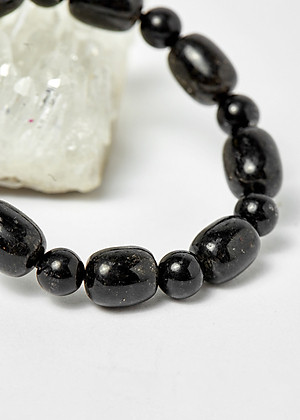 Vòng nữ lu thống thạch anh tóc đen hạt 10.6x8.6mm, đk 52mm mệnh thủy, mộc - Ngọc Quý Gemstones