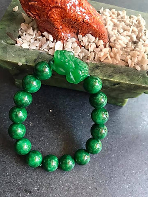 CHIẾC VÒNG TAY TỲ HƯU NỮ ĐÁ CẨM THẠCH  MÀU XANH LÁ SIZE 10MM  NỮ MỆNH MỘC VÀ HỎA Ạ