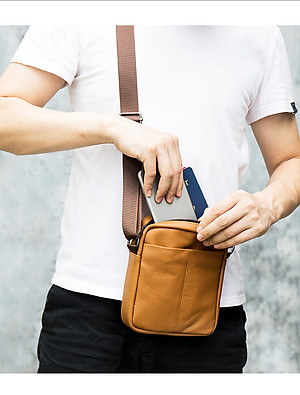 Túi đeo chéo nam DA BÒ THẬT phong cách mới  - BEE GEE DCN9214