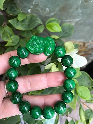 VÒNG TAY ĐÁ CẨM THẠCH TỲ HƯU  SIZE 12MM AC MỆNH MỘC HOẢ ĐEO  MÀU XANH CẨM THẠCH ĐẬM ĐẸP Ạ