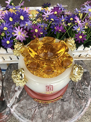 Hủ vàng, Bát Tụ Bảo, Bát tụ tài phong thủy đá bạch ngọc được chạm khắc thêm 4 con thiềm thừ chiêu nạp tài lộc - Cao 18cm