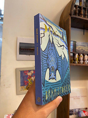 Sách - Dracula by Bram Stoker | Classic Novel / Fiction in English / Ngoại văn Kinh điển Nhập khẩu