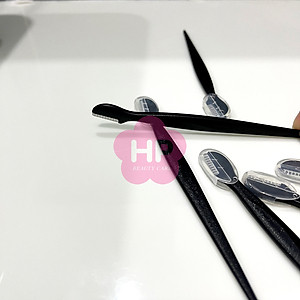 Dao Cạo Lông Mày Cán Dài Kai Groom 38531-HC1161