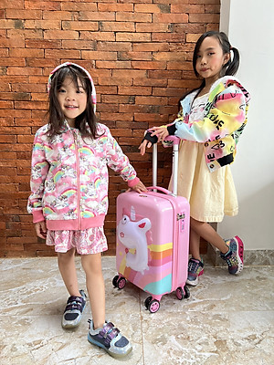 Vali Kéo Du lịch Trẻ Em MCN Beddy Bear 17 inch - họa tiết Kỳ Lân dập nổi 3D chống va đập, bánh xoay 360 - Khóa TSA cố định trên Vali - Bảo hành 5 năm MIỄN PHÍ