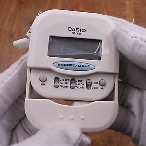 Đồng Hồ Báo Thức Du Lịch - Để Bàn Điện Tử Casio PQ-30B-7DF Màu Trắng 6X6 cm