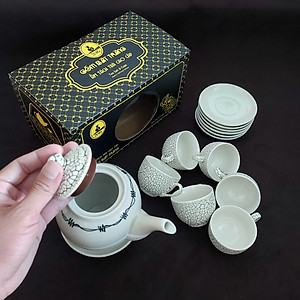 Bộ Ấm Uống trà Bát Tràng mẫu Tròn – Hoa văn nổi sần kiểu đất nẻ cực đẹp – 1 ấm, 6 ly, 7 dĩa - hộp carton - Màu Trắng Ngà Ivory