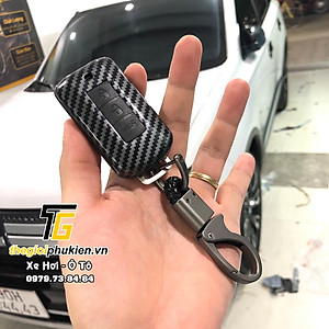 Ốp nhựa carbon, bọc bảo vệ chìa khóa xe dành cho Mitsubishi Outlander, Xpander kèm móc đeo INOX