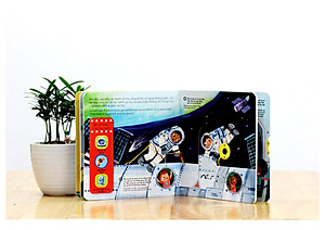 Sách Tương Tác - Sách Chuyển Động - First Explorers - Astronauts - Nhà Du Hành Vũ Trụ