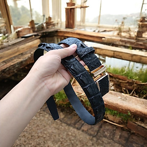 Thắt lưng da cá sấu có gù rất đẹp. DA CÁ SẤU THẬT 100%. Kích thước chuẩn 3.5x120cm phù hợp với cả quần tây và quần jean