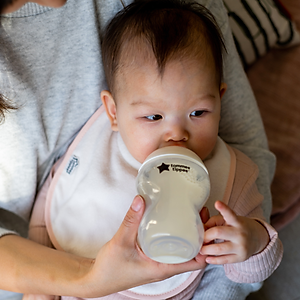 Núm Ty Silicon Siêu Mềm Tự Nhiên Cho Bé Tommee Tippee Natural Start Slow Flow 0-3 Tháng (Vỉ đôi)