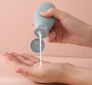 Set 3 chiết mỹ phẩm, dầu gội, sữa tắm mang đi du lịch siêu tiện lợi tặng kèm túi zip