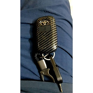 Ốp chìa khóa, bọc khóa Carbon xe Toyota Raize, Toyota Veloz, Avanza 2021 2022 2023 kèm móc treo sang trọng