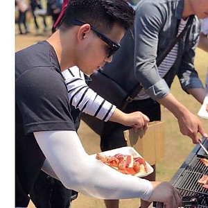 Găng tay  unisex đi phươt , dã ngoại , thể thao  chống nắng UV và các tia tử ngoại ,co giãn 4 chiều thoáng mát dễ chịu