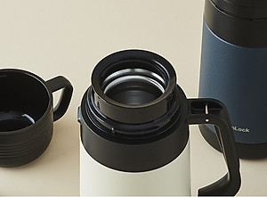 Bình giữ nhiệt Lock&Lock Easy Outdoor Vacuum Bottle màu trắng ngà LHC1485IVY 1,8L - Hàng chính hãng có quai xách, nắp dùng làm cốc nước - JoyMall