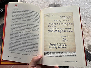 (Bìa cứng, in màu) TRUYỆN VỀ TỔNG BÍ THƯ NGUYỄN PHÚ TRỌNG - Cho Cheol Hyeon - NXB Thông Tấn