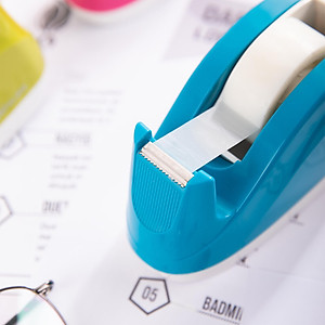 Cắt Băng Dính Cỡ Nhỏ Deli - Xanh Dương/Xanh Lá/Hồng/Trắng - 1 Chiếc - E808