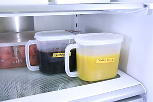 Hộp thực phẩm có tay cầm Nakaya 1000ml,  nắp bằng nhựa PE mềm dẻo, khả năng chịu được nhiệt từ -20~ 70°C- nội địa Nhật Bản