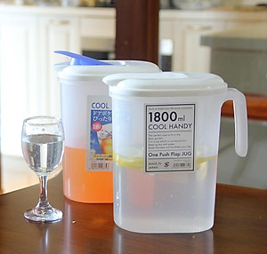 Bình nước có nắp bật Yamada 1,8 lít - Made in Japan