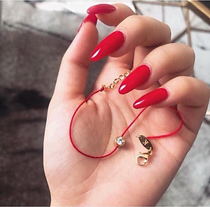 Vòng tay chỉ đỏ kim vàng - may mắn.