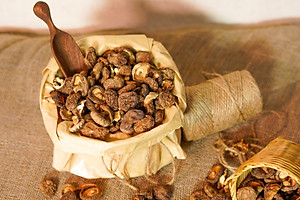 Nấm Hương Khô Lý Tưởng 50g – Thơm Ngon, Nguyên Chất, Dễ Chế Biến