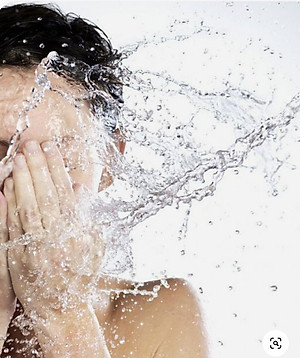 Xịt Khoáng Trắng Da Reihaku Hatomugi Mist Lotion (Chai 250 mL)