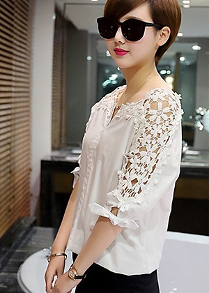 Áo nữ phối ren hoa vai và cánh tay Haint Boutique sm107