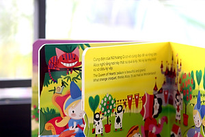 Sách Tương Tác - Sách Chuyển Động - First Stories - Alice In Wonderland - Alice Ở Xứ Sở Diệu Kỳ