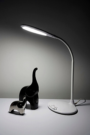 Đèn bàn học Rạng Đông đèn bàn LED cảm ứng Model RD-RL-21.LED