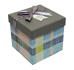 Hộp Quà Vuông V 019 - 12 x 12 x 12 cm - Giao màu ngẫu nhiên