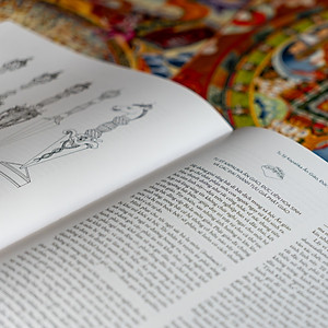 Sách Bách khoa toàn thư biểu tượng và hoa văn Mật Tạng