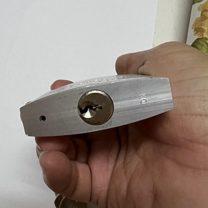 Ổ khóa ABUS 64TI/60 thân TITALIUM rộng 60mm chìa răng cưa - MSOFT
