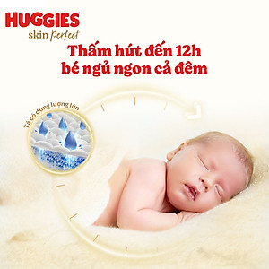 Tã quần Huggies Skin Perfect M Super Jumbo 70+6 miếng với 2 vùng thấm giảm kích ứng da