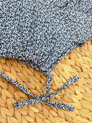 Váy đầm yếm hai dây họa tiết lá xanh dương Sora Chan - M016