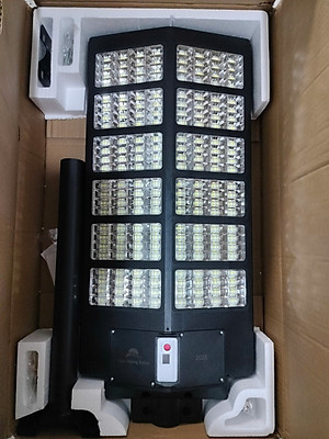 Đèn đường liền thể năng lượng mặt trời 600W