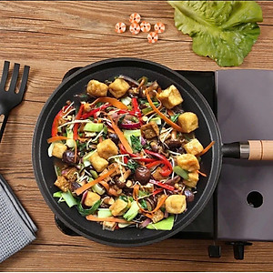 Chảo Gang Tròn Chống Dính Size 20-26Cm Cán Gỗ Chống Bỏng Đổ Bánh Xèo Chiên Trứng Dùng Cho Mọi Loại Bếp