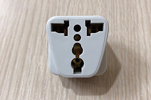 PHÍCH CẮM CHUYỂN ĐỔI 3 CHẤU SANG 2 CHẤU VÀ CHIA 2 Ổ MPE  2000W - HÀNG CHÍNH HÃNG