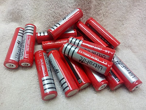 Pin sạc 4.2V 18650 đầu lồi,dung lượng 6800mAh dùng cho Sạc Dự Phòng, Đèn Pin, Micro Karaoke, Quạt Mini, Đồ Chơi, Cell Laptop, Đèn Pin, Mic, Đèn Laze và các thiết bị điện tử khác - Hàng chính hãng