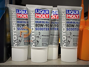 Combo nhớt xe tay ga Liqui Moly Scooter 10W40 20832 1 Lít và nhớt hộp số Liqui Moly Gear Oil Scooter 150ml