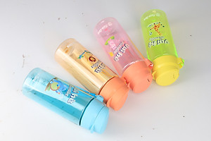 Bình nước cầm tay họa tiết thú cưng kèm dây đeo bình điều chỉnh độ dài, dung tích 500ml, in họa tiết thú cưng bắt mắt