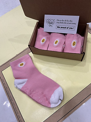 Combo/set 3 đôi tất bé gái dễ thương màu hồng, vớ trẻ em cotton mềm mịn, hình hoa, có đệm cao su chống trượt – E2CP102