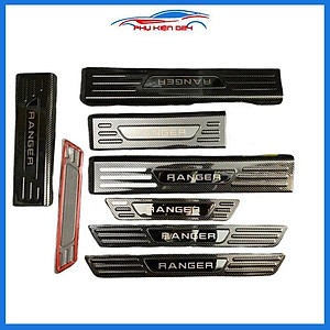 Bộ nẹp bước chân trong ngoài vân Cacbon xe Ranger 2016-2017-2018-2019-2020 chống trầy làm đẹp ô tô