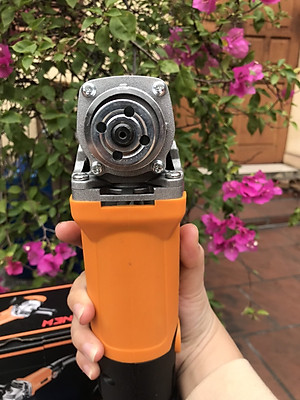 Máy cắt cầm tay công suất  950W,công tắc bóp,lưỡi cắt 100mm chuyên cắt sắt,nhôm,gạch,đá hoa cương,mài góc