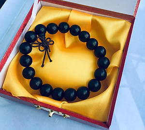 Set Vòng đeo tay Chuỗi Hạt Gỗ Mun Sừng, Kèm hộp đựng Gỗ lót lụa vàng.