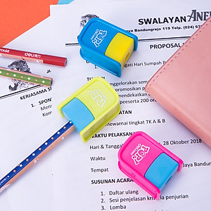 Gọt chì mini Deli - 1 lỗ/2 lỗ - Xanh lá/Hồng/Xanh dương - màu ngẫu nhiên - ER00200/ER00202/ER00300