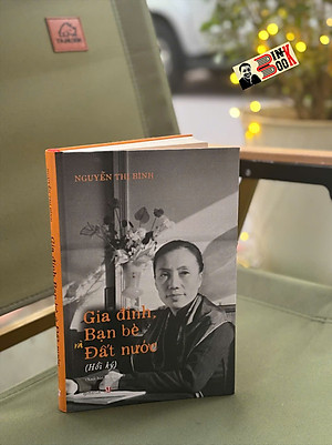 (Bìa cứng, tái bản 2025) HỒI KÝ GIA ĐÌNH – BẠN BÈ – ĐẤT NƯỚC – Nguyễn Thị Bình – NXB CTQGST