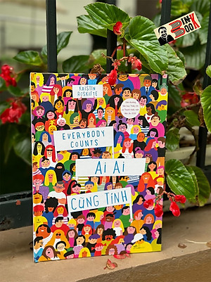 (Bìa cứng in màu toàn bộ) AI AI CŨNG TÍNH - Giải thưởng Văn học Thiếu nhi và Thanh thiếu niên Bắc Âu 2019 - Kristin Roskifte - Hoàng My dịch - Nhã Nam - NXB Thế giới