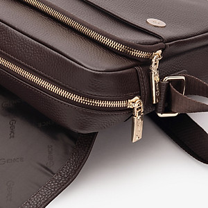 Túi Đeo Chéo Nam Hàng Hiệu GENCE TD09 Da Bò Mềm Cao Cấp Màu Nâu Đậm Dáng Dọc