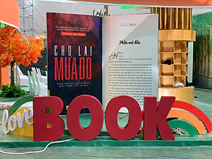 MƯA ĐỎ - Ấn Phẩm Đặc Biệt: Hộp + Bìa Cứng (Quà tặng: Kính lúp trị giá 100k, Số lượng có hạn)