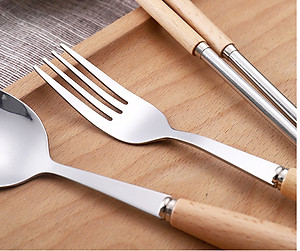 Bộ Đũa Muỗng Nĩa Inox Cán Gỗ Kèm Hộp Đựng Bằng Lúa Mạch Sang Trọng Thanh Lịch - Chính Hãng