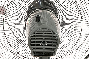 Quạt Điện Đứng Senko L1338 - thay mã mới L1638 Giao Màu Ngẫu Nhiên - Hàng Chính Hãng